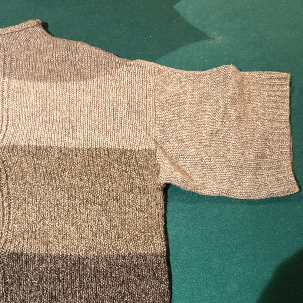 Gray Colorblock Sweater - Picture 3 of 4